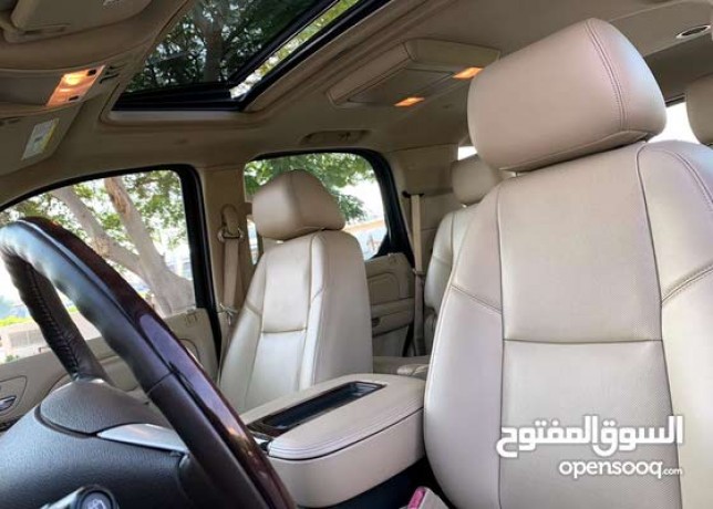 cadillac-escalade-in-dubai-big-4
