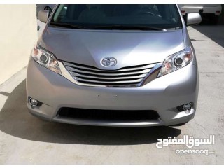 
                        Toyota Sienna 2017  Automatic excllent condition cer Silver  Color                                            