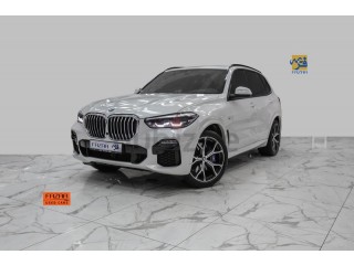 
                            
                            BMW X5 M KIT SPORT Xdrive 40i - 2019 - White -   with Warranty and Service  contract
                            
                        