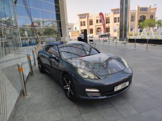 
                            
                            2010 Porsche Panamera
                            
                        