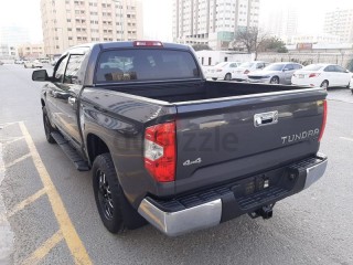 
                            
                            Toyota tundra 5.7 XP 2019
                            
                        