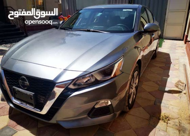 used-2019-altima-in-ajman-big-7
