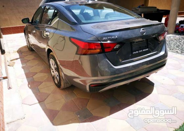 used-2019-altima-in-ajman-big-6