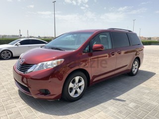 
                            
                            تويوتا سيينا موديل 2014 SE لون احمر بحالة ممتازة ابواب كهرباء
                            
                        