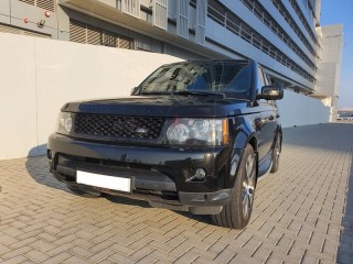 
                            
                            RANGE ROVER SPORT HSE CARBON V8
                            
                        