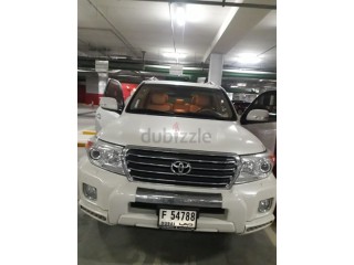 
                            
                            TOYOTA LAND CRUISER GXR V8 200
                            
                        