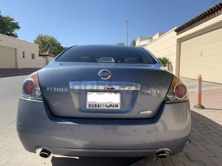 
                            
                            Very clean Altima - family used car
                            
                        