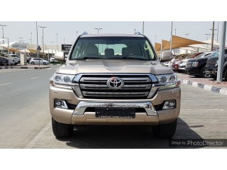 
                            
                            Toyota Land Cruiser GXŔ V8
                            
                        
