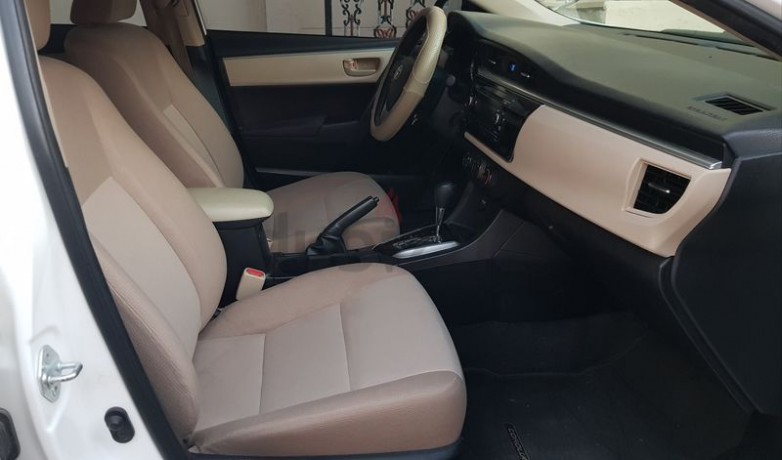 toyota-corolla-se-2015-20l-gcc-specs-accident-free-full-automatic-single-owner-used-big-2