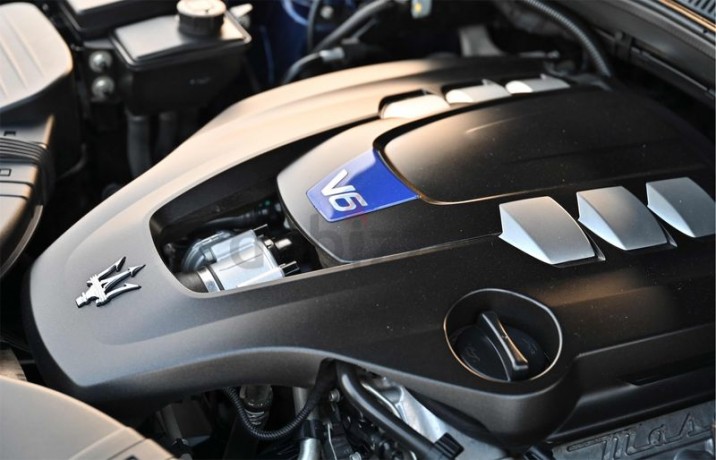 aed-2037-per-month-0-dp-maserati-quattroporte-s-exceptional-condition-big-1