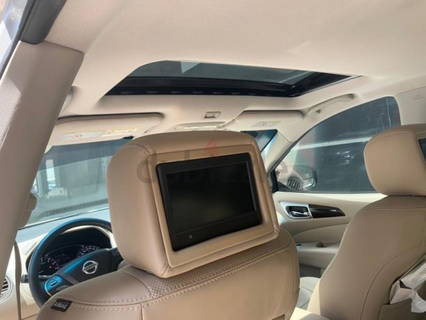 nissan-pathfinder-top-end-fully-loaded-2017-silver-metallic-big-3