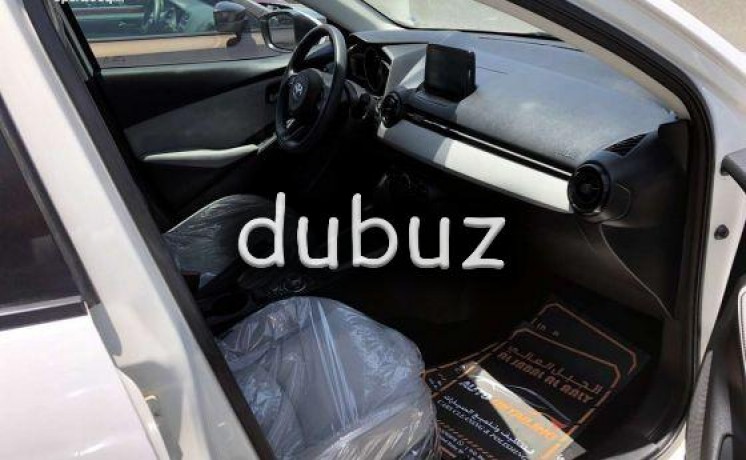 toyota-yaris-2019-ajman-big-8