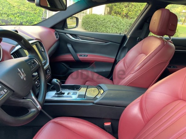 maserati-ghibli-2015-very-clean-under-warranty-full-service-history-by-agency-big-2