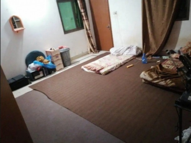 1-person-required-in-room-on-sharing-big-0