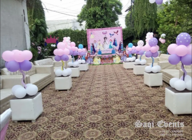 birthday-arrangement-balloons-decor-cake-table-jumping-castle-magic-big-0