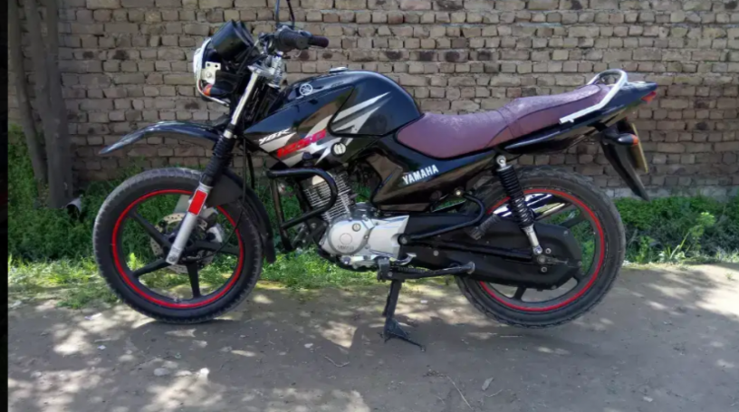 yamaha-ybr-125g-big-0