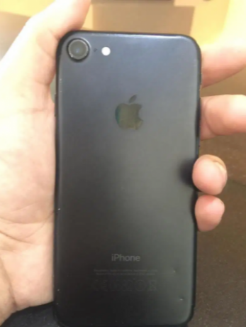 iphone-7-32gb-big-0