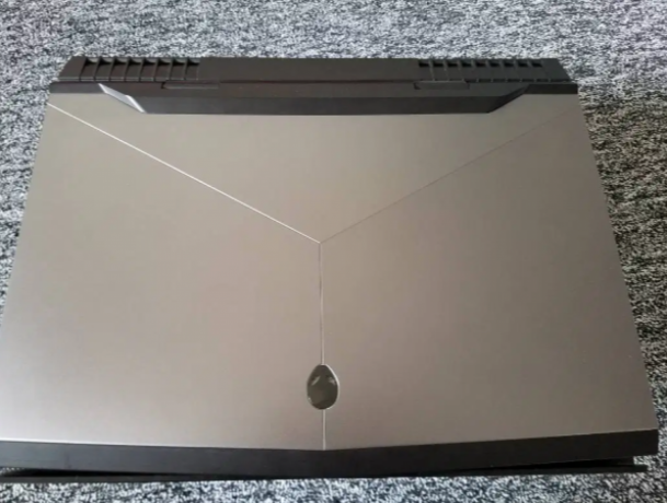 alienware-17-r5-gtx-1080-qhd-120hz-gaming-laptop-big-0
